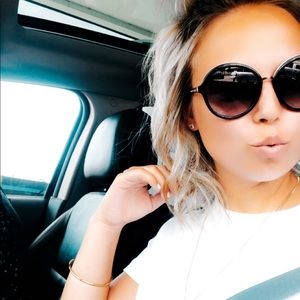 Meet your Posher, Janelle